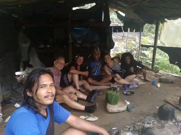Brown Bamboo Guest House & Trekking Bukit Lawang Kültér fotó